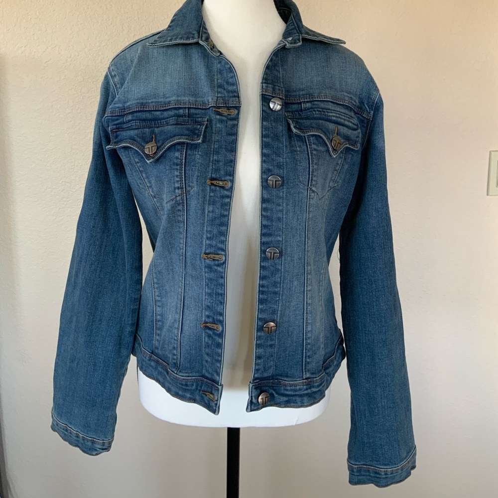 Women’s Medium-Wash Jean Jacket
